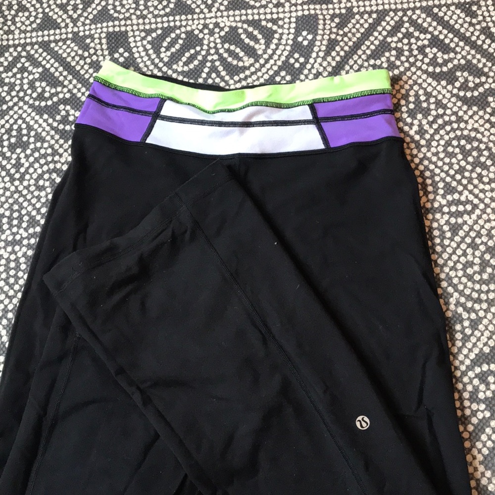 Lulu lemon black bell bottom workout pants size 8